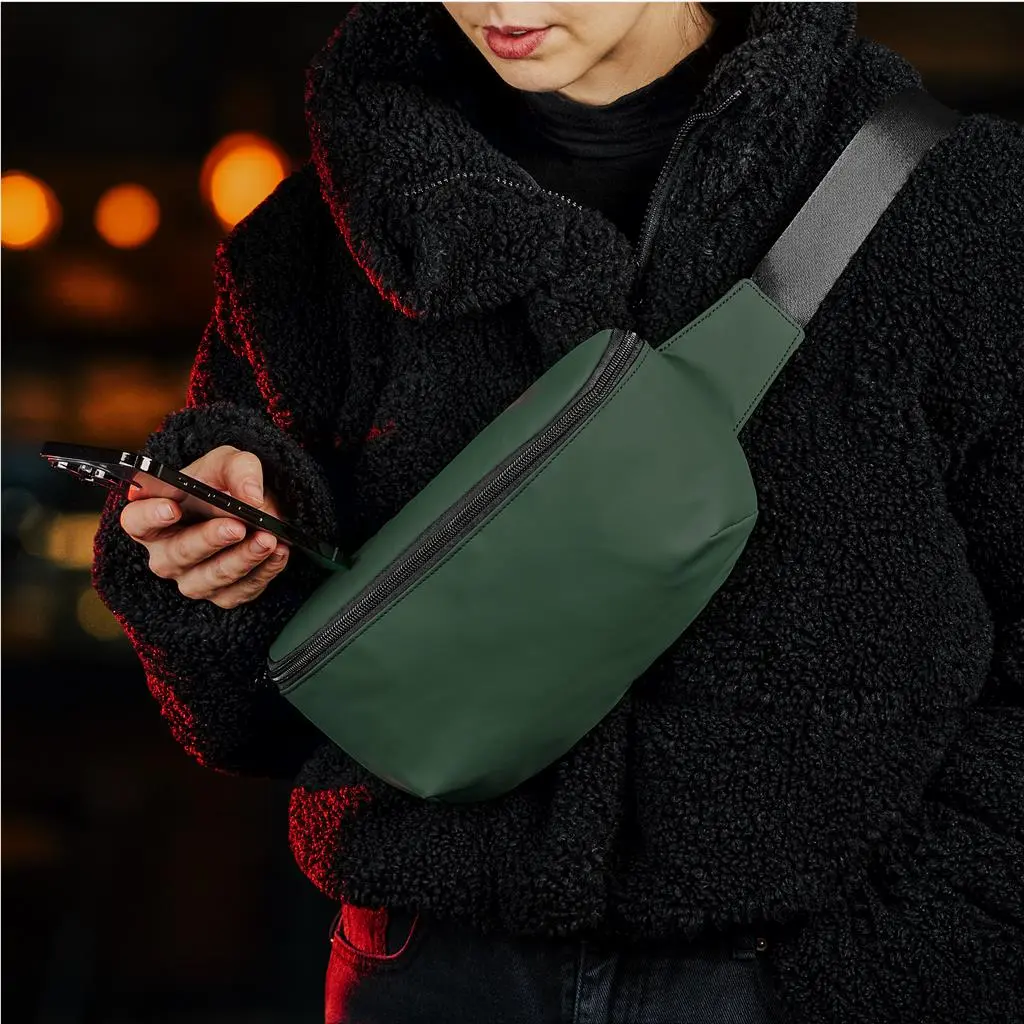 BG-SD-512-B-BG-SD-512-B-DG1_LIFESTYLE-NO-LOGO_1024X1024.webp
